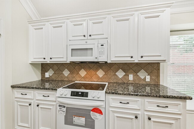 Building Photo - 7718 Trophy Pl Dr