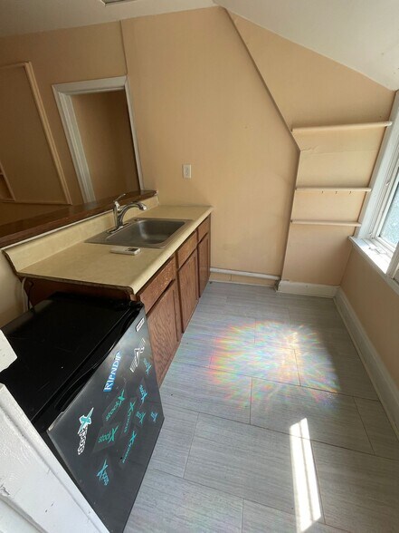 Building Photo - 3215 Summer St