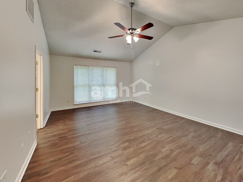 Building Photo - 5802 Swanston Dr