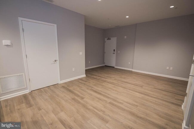 Building Photo - 218 W Main St