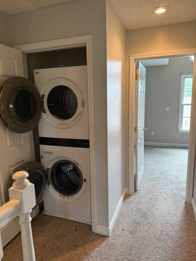 Building Photo - Worry free living, brick condo in Jonesborough!