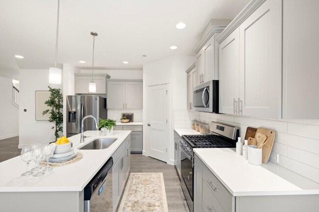 Building Photo - 4Bd/3.5Ba Covington House