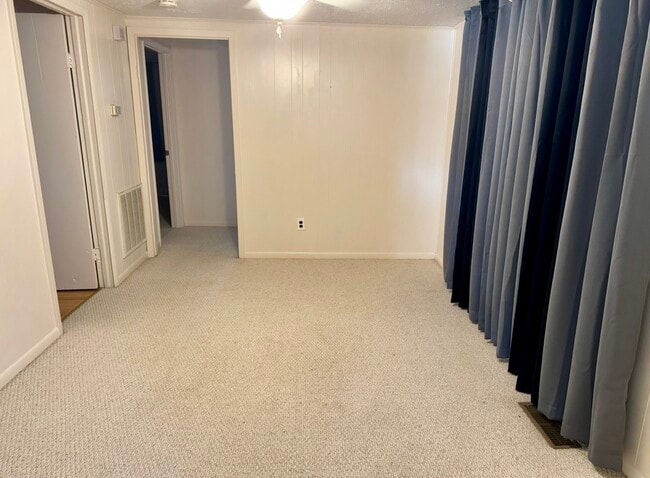 Building Photo - 10150 Minnie Hall Rd