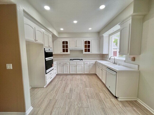 Building Photo - Beautifully Remodeled 4-Bedroom, 2.5 Bath ...