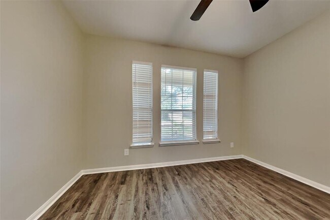 Building Photo - 21015 Kirkland Woods Dr