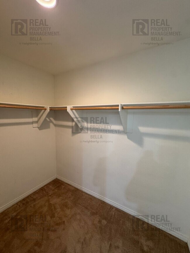 Building Photo - Spacious 4-Bedroom Menifee Home with Downs...