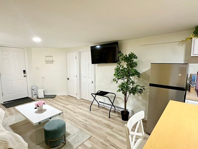 Building Photo - 6337 S Saint Lawrence Ave