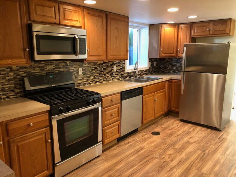Kitchen with tons of storage and great counterspace - 5409 Beacon Avenue South