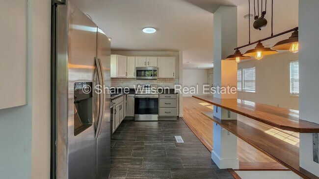 Building Photo - 3 BR / 1 BA East Ridge home for lease!