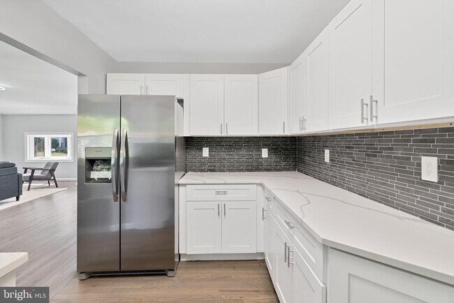 Building Photo - 501 Bloomfield Dr