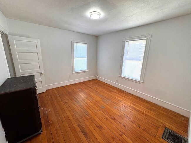 Building Photo - 11 Fairmont Pl