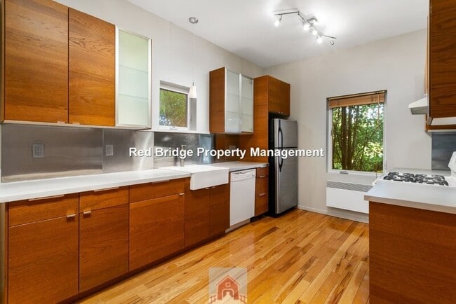 Building Photo - 2320 SE Morrison St