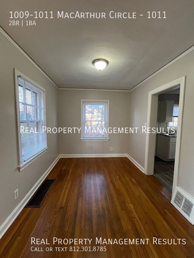 Building Photo - 2 Bedroom, 1 Bathroom Duplex, East Side