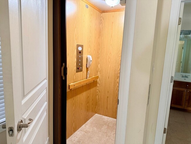 Building Photo - Gorgeous 3 story, 3 bed home in Ocean Park!