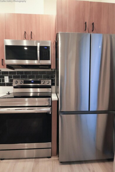 Building Photo - 12096 SE Pine St