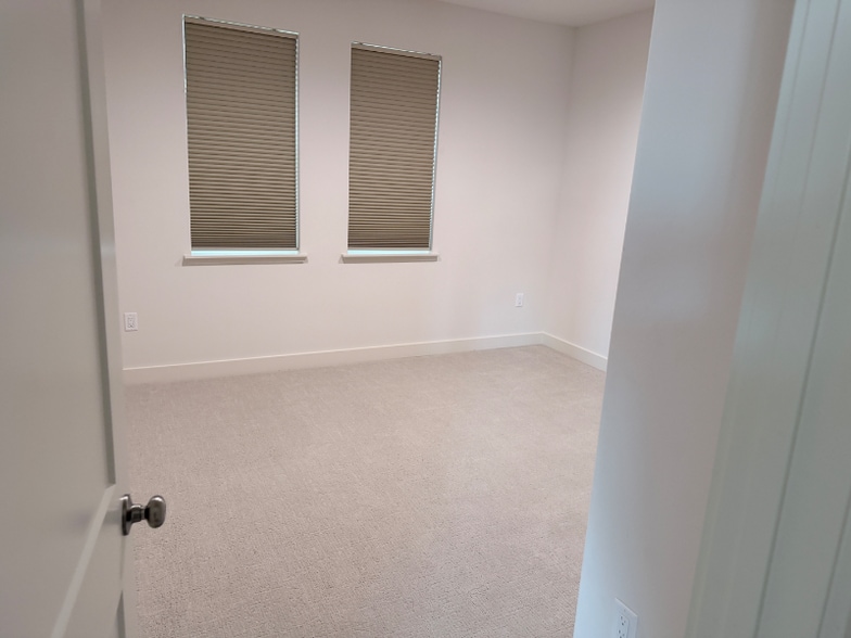 Building Photo - 14812 2nd St NE