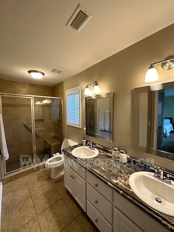 Building Photo - 214 Winterberry Way