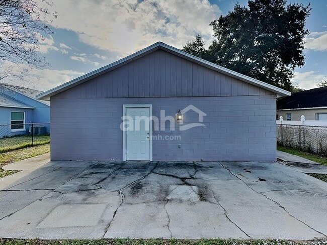 Building Photo - 1431 Londra Ln