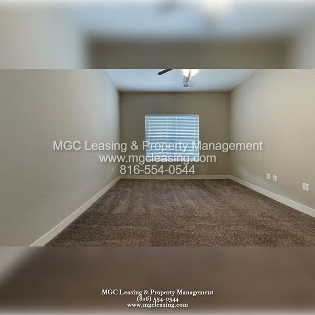 Building Photo - 2 Bedroom Luxury Apartment in the Northland of KCMO