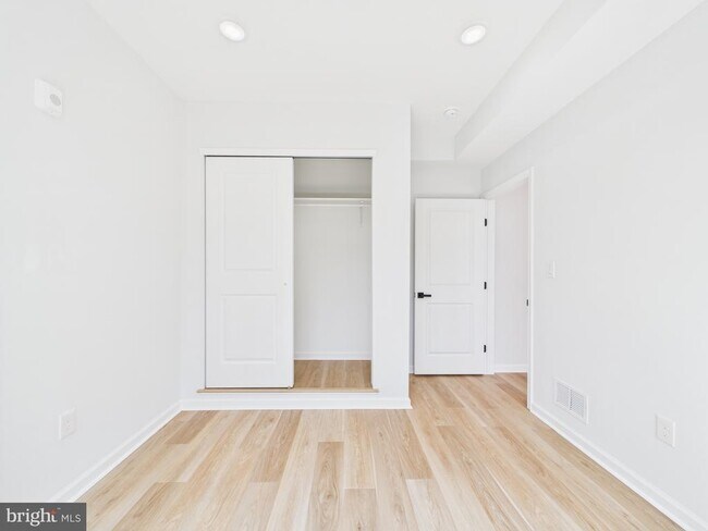 Building Photo - 1326 S Gross St