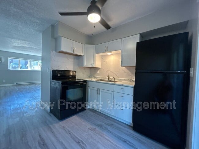 Primary Photo - 222 Park Ave