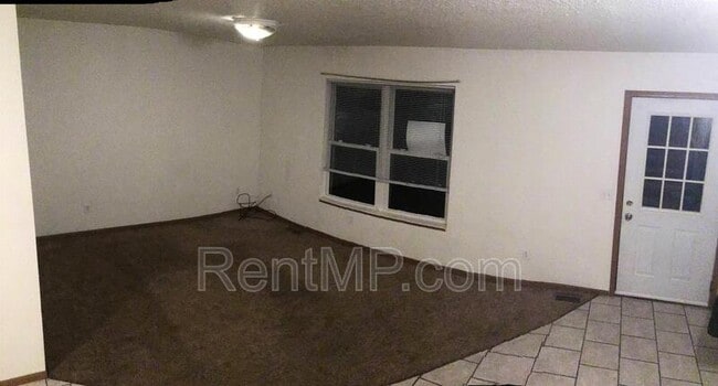 Building Photo - 811 S Main St