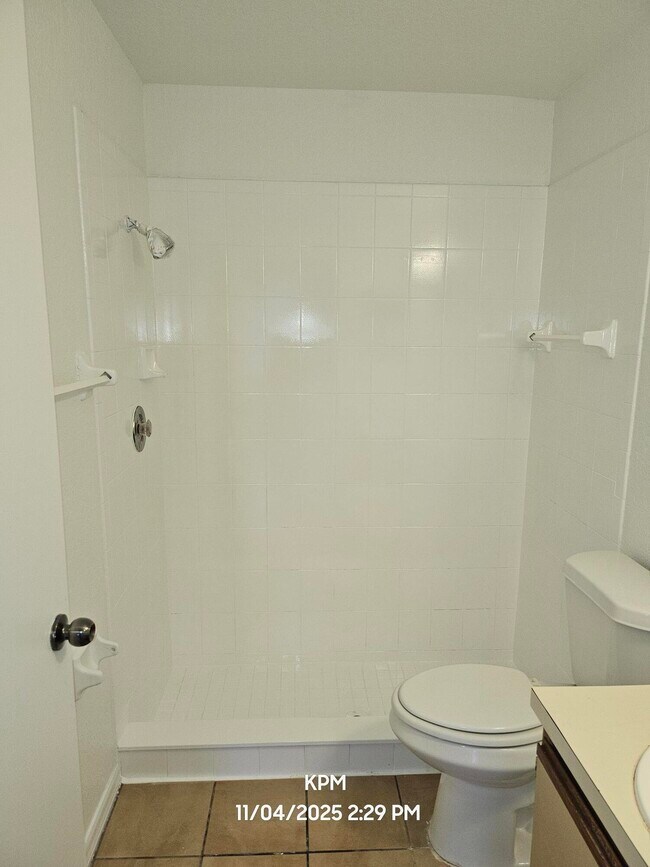 Building Photo - 1305 Rosewood Villa Ln