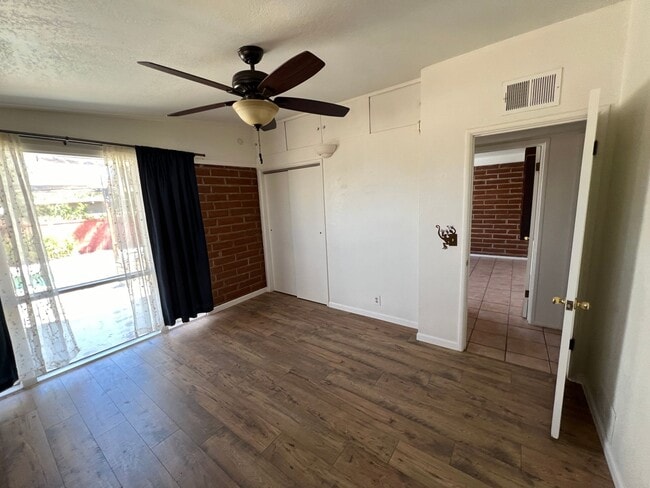 Building Photo - Central 3 Bedroom 2 Bath Burnt Adobe Home with Pool