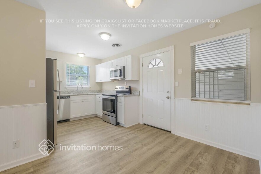 Building Photo - 7917 Chateau Dr S