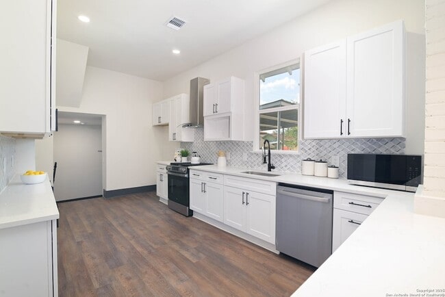 Building Photo - 207 Loretta Pl