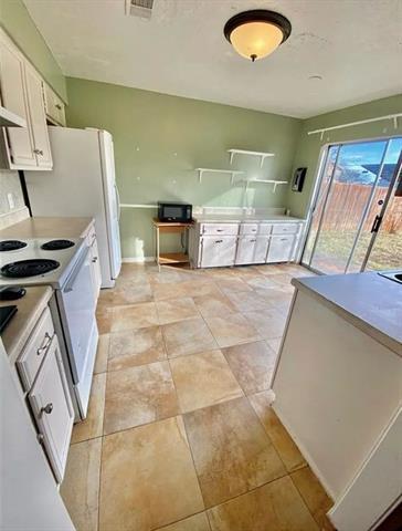 Building Photo - 2204 Foxcroft Ln