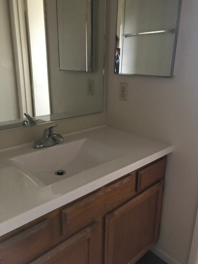 Building Photo - 850 Camino Lindo