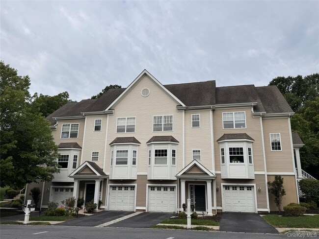 Building Photo - 54 Fairways Dr