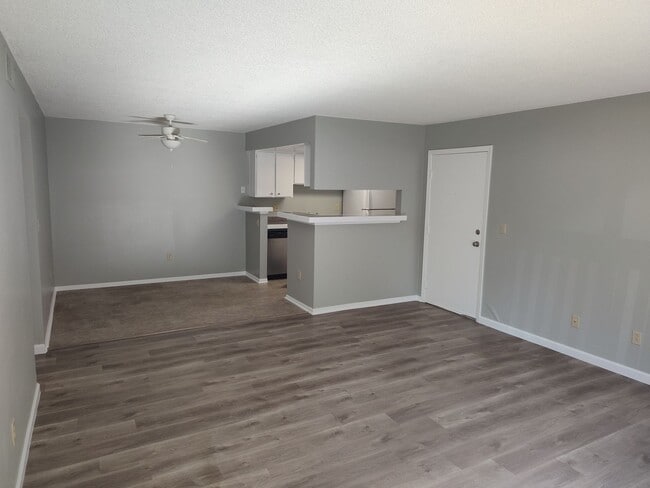 Building Photo - Gorgeous 2 bed Aurora condo for rent