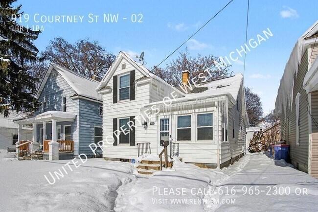 Building Photo - 919 Courtney St NW