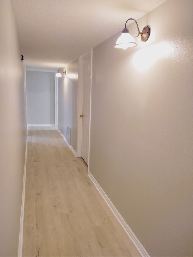 Building Photo - Beautiful Bloomington Hills Home