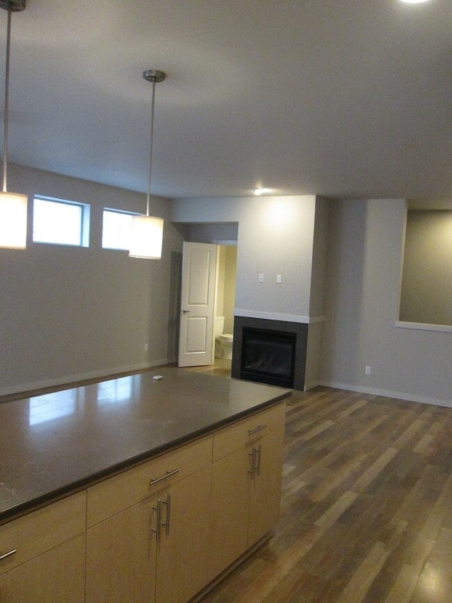 Building Photo - Spacious Two Bedroom Townhome