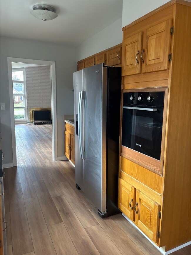 Building Photo - 1305 Abbeywood Rd