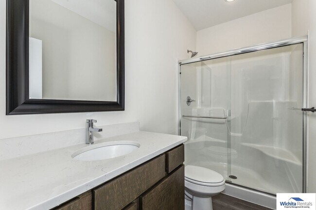 Building Photo - 3 bed, 2 bath duplex SE Wichita