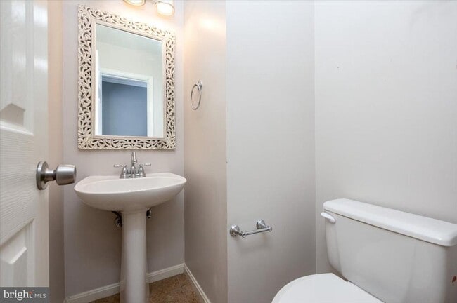 Building Photo - 2209 Commissary Cir