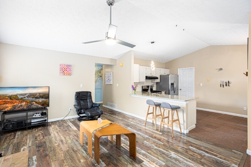 Building Photo - 2419 Sanford Dr