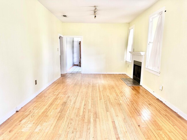 Building Photo - 2090 Broussard St