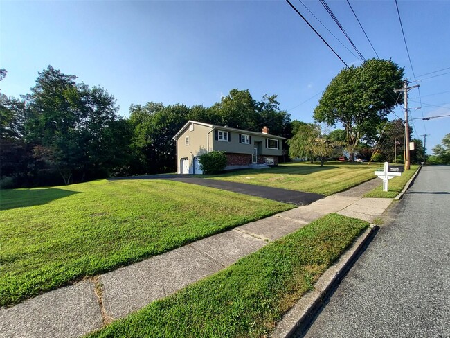 Building Photo - 7 Forestdale Ave