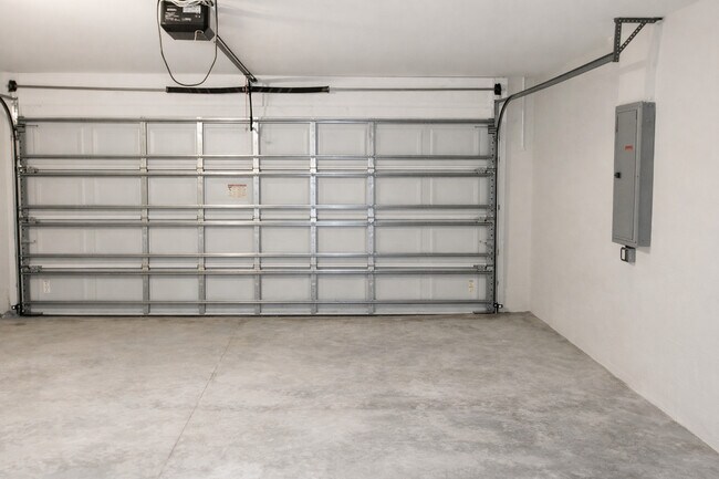 Building Photo - 500 NW 20th St