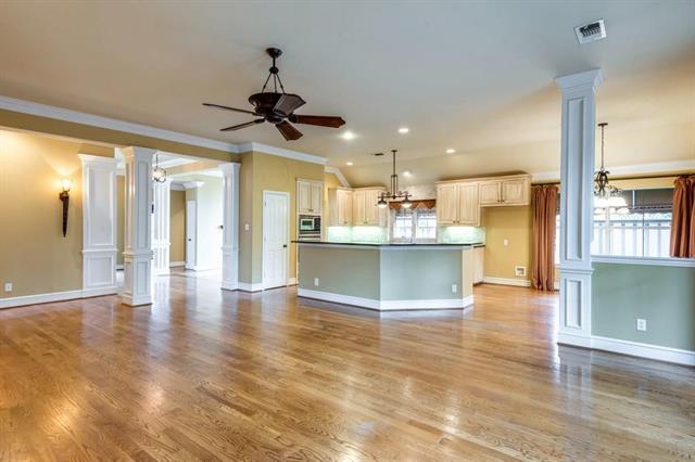 Building Photo - 725 Saxon Trail