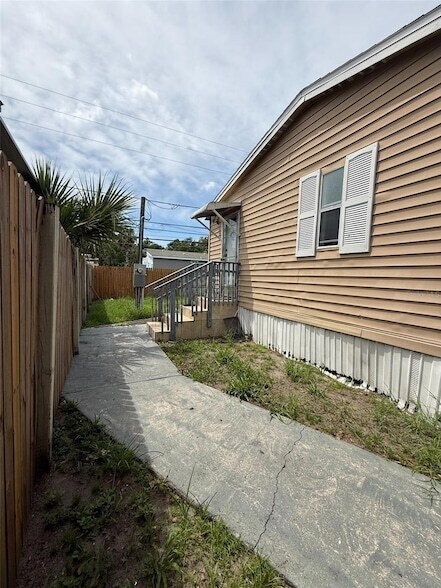 Building Photo - 7494 Charlin Pkwy