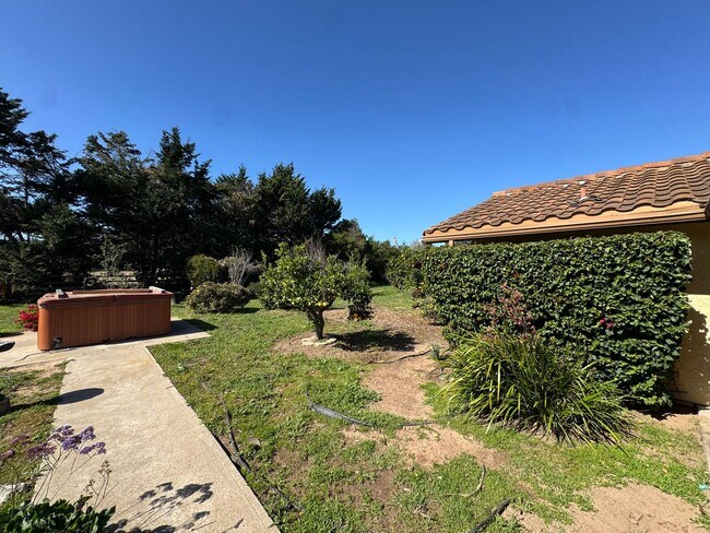 Building Photo - 3-Bedroom Home on Spacious Property in a Great Nipomo Location