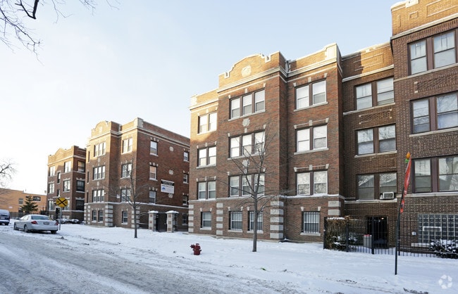 Building Photo - 7028 S Clyde