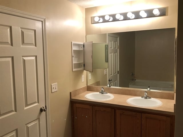 Building Photo - 3201 Ginny Lake Dr