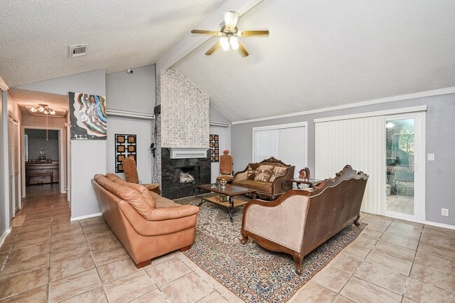 Building Photo - 13102 Richmond Ave.